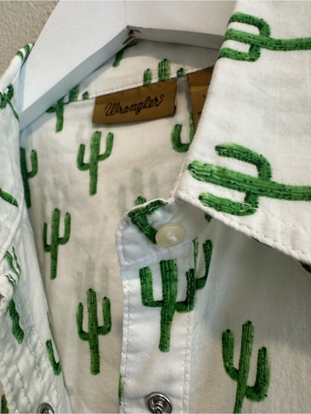 ☀️ WRANGLER Western Pearl Snap Shirt in Green Cactus Print - Picture 10 of 16